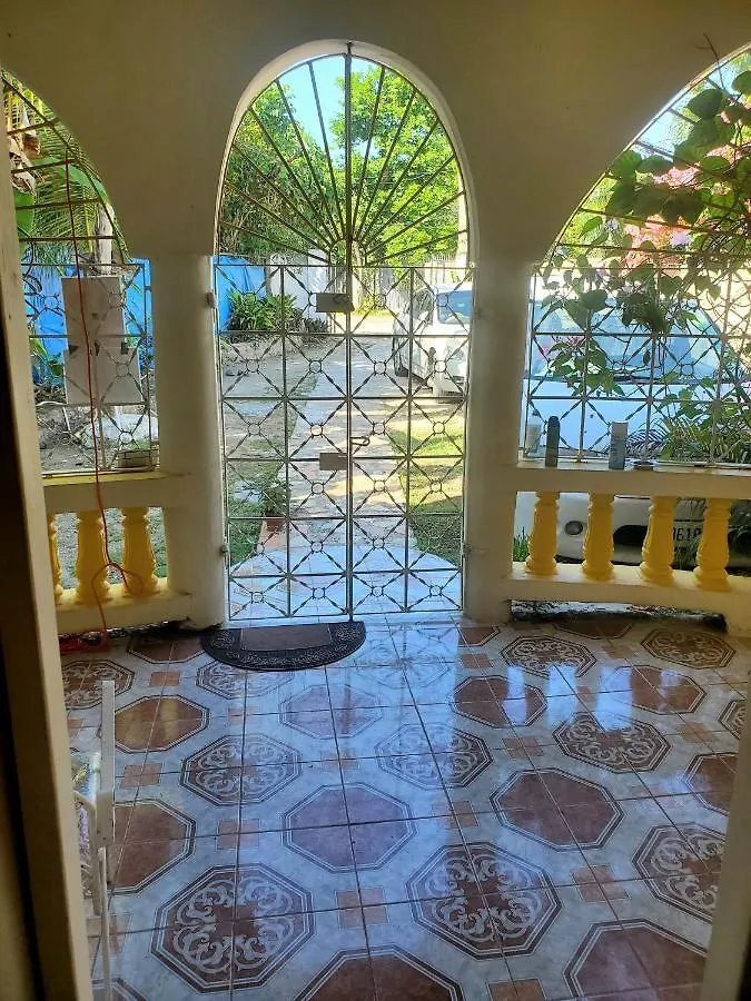 Fay Guest House 内格里尔 牙买加